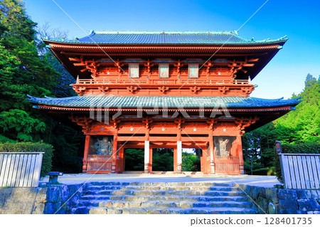 [和歌山縣] 晴天的高野山大門 128401735