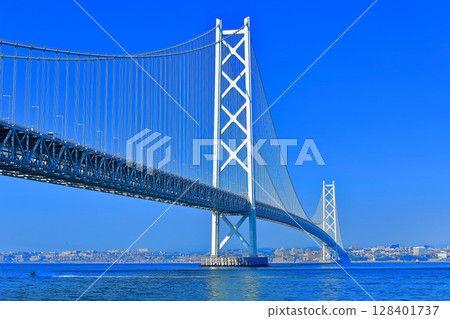 [Hyogo Prefecture] Clear skies at Akashi Kaikyo Bridge 128401737