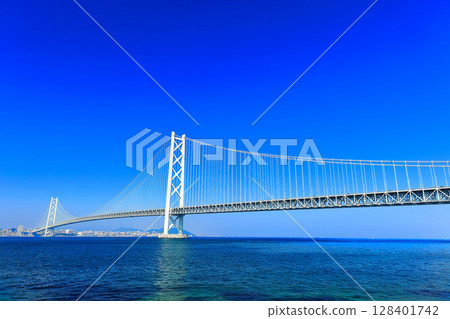 [兵庫縣] 明石海峽大橋晴空萬裡 128401742