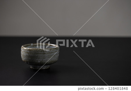 Pottery 128401848