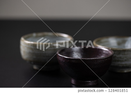 Pottery 128401851