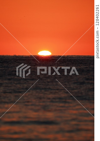 Daruma morning sun rises Daruma morning sun rises 128402261
