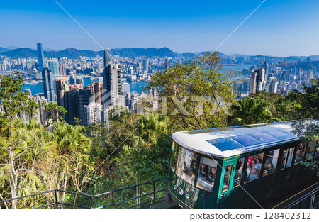 香港山頂纜車與維多利亞港 *部分柔焦 128402312