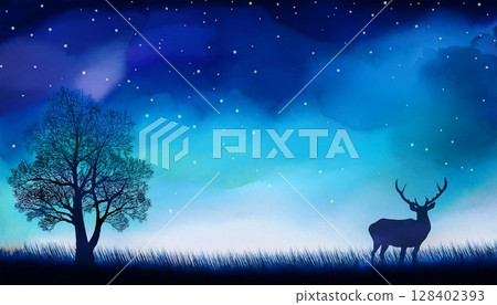 戶外和露營圖片插圖：夜間穿過森林的鹿的輪廓 128402393