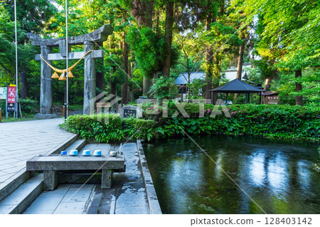 Shirakawa Springs, one of Japan's top 100 water sources, tourist spot, view of the temple grounds (Minamiaso Village, Aso) 128403142
