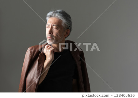 A man in a jacket 128403636