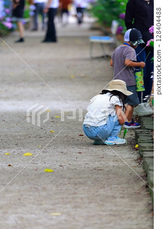 A child A child 128404488