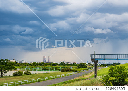 Yodogawa River Park covered in gray clouds in Settsu City 128404805