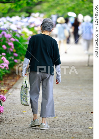 Walking for an old man Walking for an old man 128405056