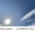 Summer sky July The sky where the morning sun and cloud lines shine #006 128405132