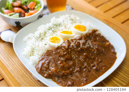 Curry and rice  128405194