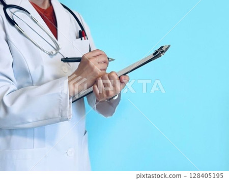 Female doctor conducting a hearing (light blue background) Female doctor conducting a hearing (light blue background) 128405195