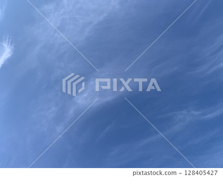 夏日的天空 7 月 輕柔的捲雲隨風飄動 #010 夏日的天空 7 月 輕柔的捲雲隨風飄動 #010 128405427