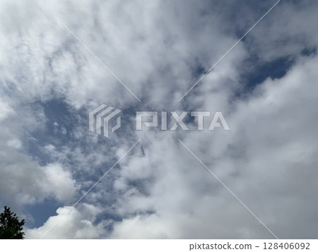 Summer sky July The expression of the spreading clouds and blue sky #015 128406092