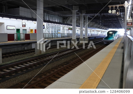 Hokkaido Shinkansen H5 series E5 series train passing Okutsugaru-Imabetu Station Hokkaido Shinkansen H5 series E5 series train passing Okutsugaru-Imabetu Station 128406099