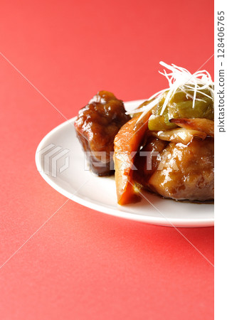 Black vinegar sweet and sour pork 128406765