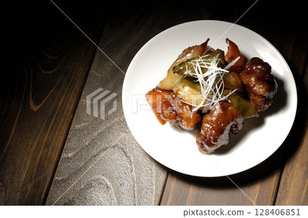 Black vinegar sweet and sour pork 128406851