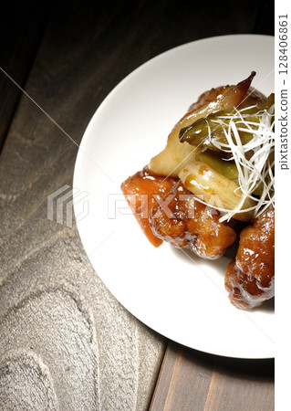 Black vinegar sweet and sour pork 128406861