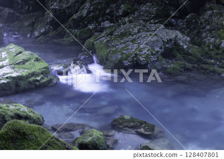 The blue river and moss-covered rocks of the Maruhara River in the silence before dawn The blue river and moss-covered rocks of the Maruhara River in the silence before dawn 128407801