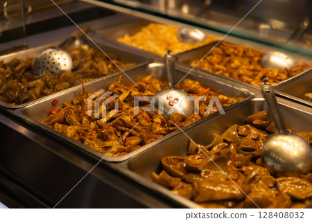 B-class gourmet food at Ningxia Night Market in Taipei [Taiwan Image] 128408032