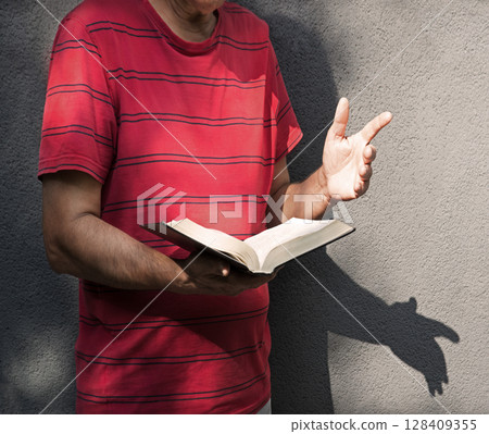 Old man preacing on the street Old man preacing on the street 128409355