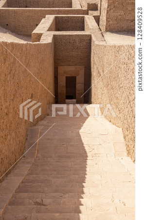 Excavations by Temple of Hatshepsut, Luxor, Egypt. 128409528