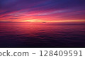 一艘船駛入美麗的海上日落 128409591