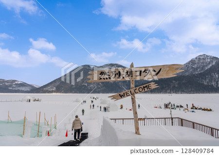 Tourists strolling around Lake Shikaribetsu Kotan in winter, a world of snow and ice in Shikaoi Town, Hokkaido 128409784