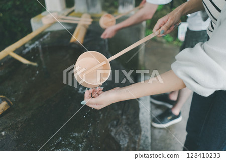 water for washing one's hands, Place for Ritual Cleansing, dipper 128410233