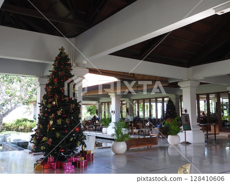 Tropical Christmas 128410606