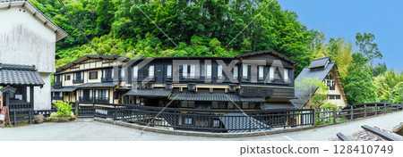 (Hot spring resort scenery) Surrounded by lush green mountains, Kurokawa Onsenkyo is home to 30 inns in Minamioguni Town, Aso District, Kumamoto Prefecture. (Hot spring resort scenery) Surrounded by lush green mountains, Kurokawa Onsenkyo is home to 30 inns in Minamioguni Town, Aso District, Kumamoto Prefecture. 128410749