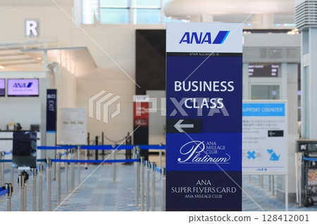 Signs directing you to Business Class 128412001