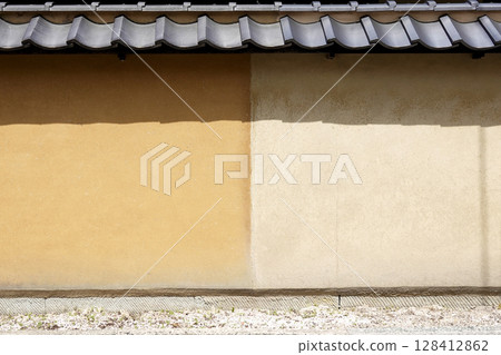 Iwami Ginzan Townscape District: Nostalgic Tsuji-bei walls of old houses 128412862