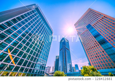 Tokyo cityscape in Japan. Extremely hot... Overlooking the Shiodome business district. Azabudai Hills and other buildings can be seen in the background. (19th) 128412881
