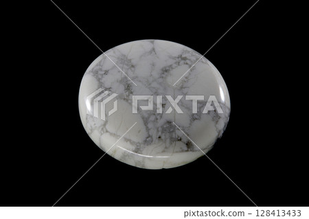 Howlite Patterns drawn by nature Howlite Patterns drawn by nature 128413433