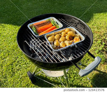 vegetables on grill 128413576