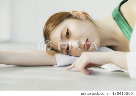 A woman lying on the floor 128413890