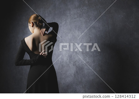 舞者的背部 舞者的背部 128414312