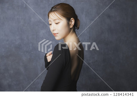 Beauty portrait on a black background 128414341