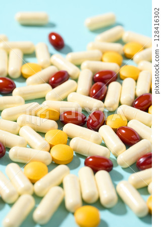大量膠囊和片劑補充劑 128416302