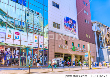 日本東京城市景觀 入境旅遊持續進行…秋葉原擠滿了外國遊客 128416474