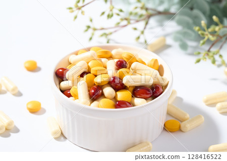 大量膠囊和片劑補充劑 128416522