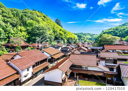 [World Heritage Site Iwami Ginzan Silver Mine Site and its Cultural Landscape] [Important Preservation Site] Omori Ginzan Silver Mine: Omori-cho 4 as seen from Kanzeonji Temple, Oda City, Shimane Prefecture 128417010