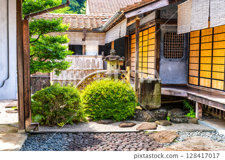 【世界遺產 石見銀山銀礦遺址及其文化景觀】 【重要傳統建築】島根縣大田市熊谷家庭園大森銀山 128417017