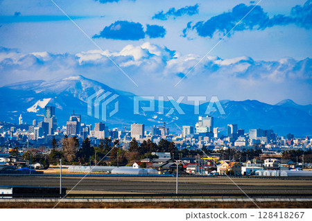 仙台市和山脈的全景 128418267