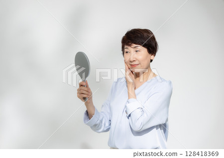 Women Skin Care 128418369