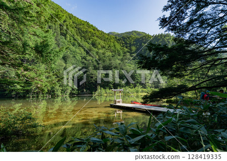 <Nagano> The magnificent view of Kamikochi: Myojin Pond and Mt. Myojin 128419335