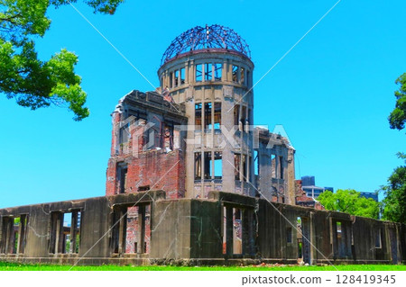 [Hiroshima Prefecture] Atomic Bomb Dome and Peace Memorial Park 128419345