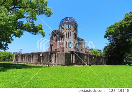 [Hiroshima Prefecture] Atomic Bomb Dome and Peace Memorial Park 128419346