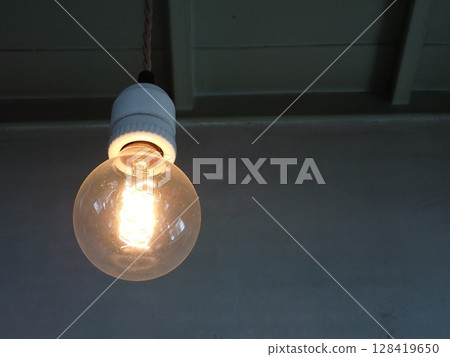 燈絲燈閃爍的圖像 128419650